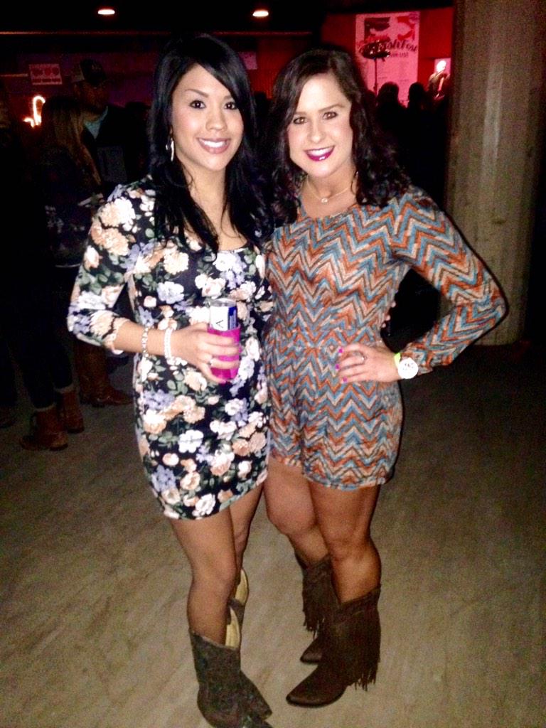 blondiejeepgal's tweet photo. Great night out at WashFest with my best friend!! 💜 #codyjohnson #riversidehall #eastbernard http://t.co/Z32tlf1AFQ