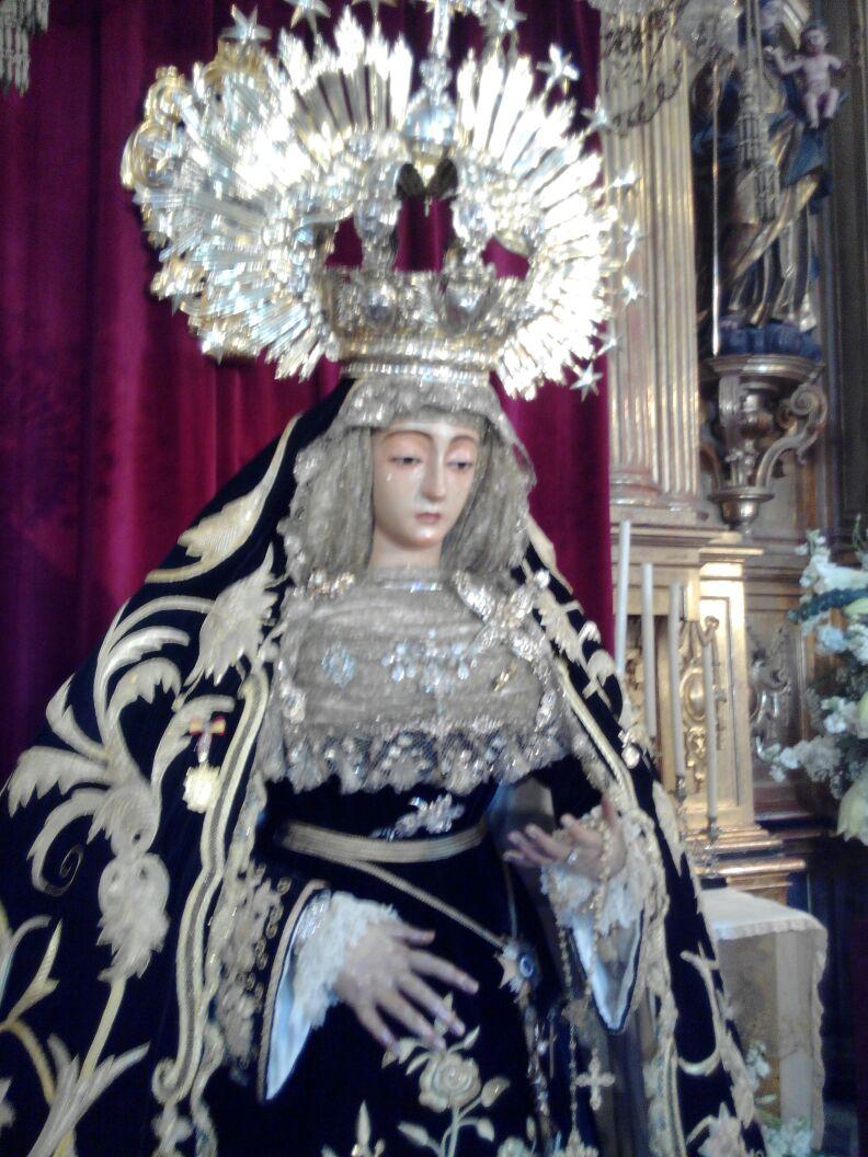 MariCarmenEG's tweet photo. Banderillas negras al Ayuntamiento por no sacar a Ntra Patrona y Alcaldesa mayor perpetua y a ntra. @BandaCantillana http://t.co/F47ajEbH6a