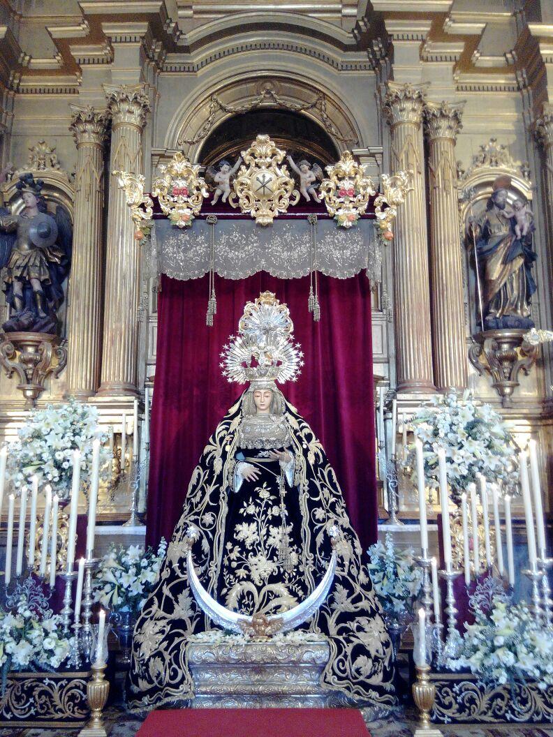 MariCarmenEG's tweet photo. Banderillas negras al Ayuntamiento por no sacar a Ntra Patrona y Alcaldesa mayor perpetua y a ntra. @BandaCantillana http://t.co/F47ajEbH6a