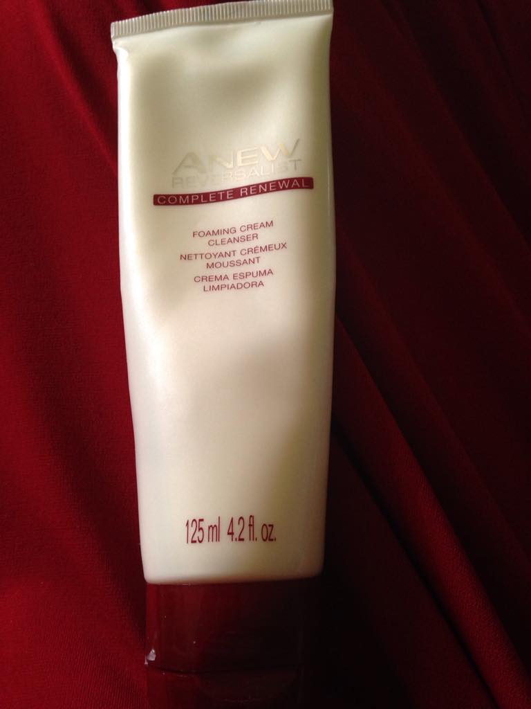 LeaLSoto1's tweet photo. ANEW Reversalist Complete Renewal foam face cleanser is a great way for you to start and end the day. http://t.co/Rl1TmYqIH9