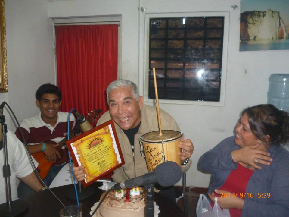 fundapuem1's tweet photo. Jesús Teran Chavin en Gaiteando con el Pueblo Monumental. http://t.co/MIJMOXL7GC