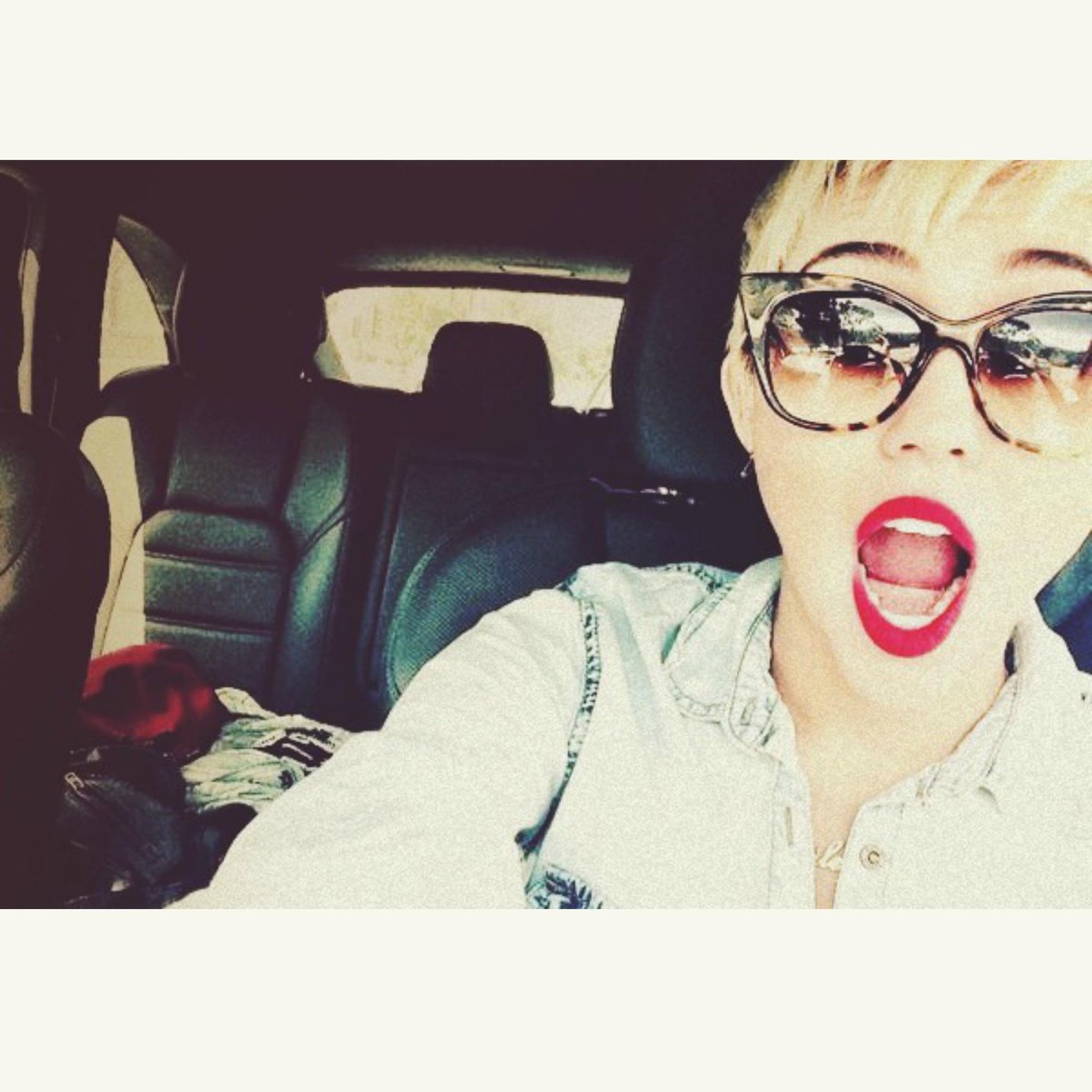 BadGalMiiley's tweet photo. Partition playing on the radiooooooooooooooooooooooooooo 😍😍😍😍😍😍 http://t.co/Mzaf8r7TeI