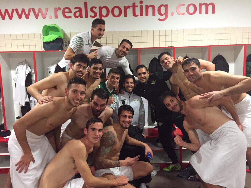 jfigueras21's tweet photo. Espectacular victoria, sufrida pero merecida!vamoooos equipo!! 👊👊⚽️⚽️💚⚽️💚⚽️💚⚽️💚⚽️⚽️ http://t.co/rI4pKXEyZ1