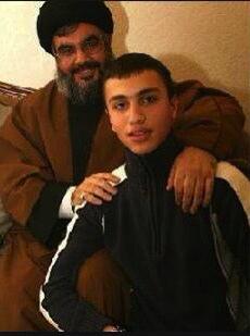 GmrVolpe's tweet image. Qui un giovanissimo Jihad #Mughniyeh con il segretario generale di #Hezbollah Hassan Nasrallah