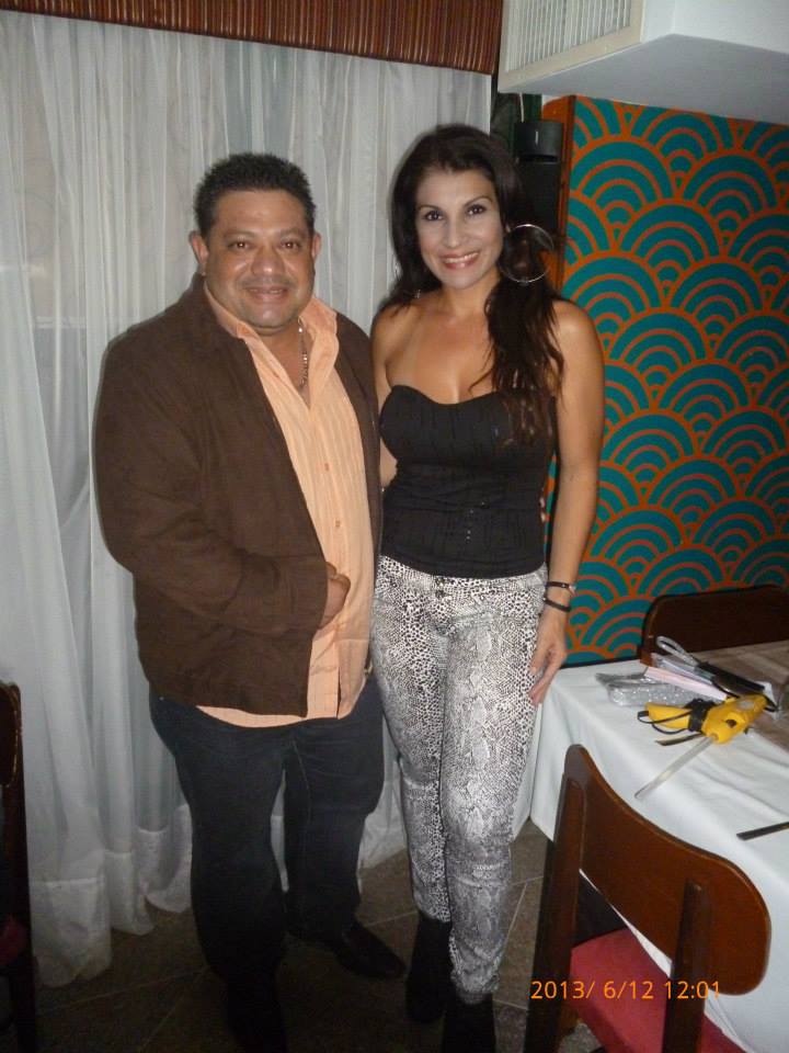 fundapuem1's tweet photo. El Caballero de la Gaita Ender Cárdenas junto a Thamairys Bravo Animadora de #Caribeconcert. http://t.co/LilrueNFoP