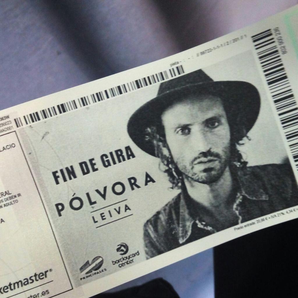 LauraCatalanG96's tweet photo. No podíamos faltar al fin de gira de @Leiva_Oficial @carmen_monreal @Pat_Catalan @Claragcapablo http://t.co/6F7FEaPa1J
