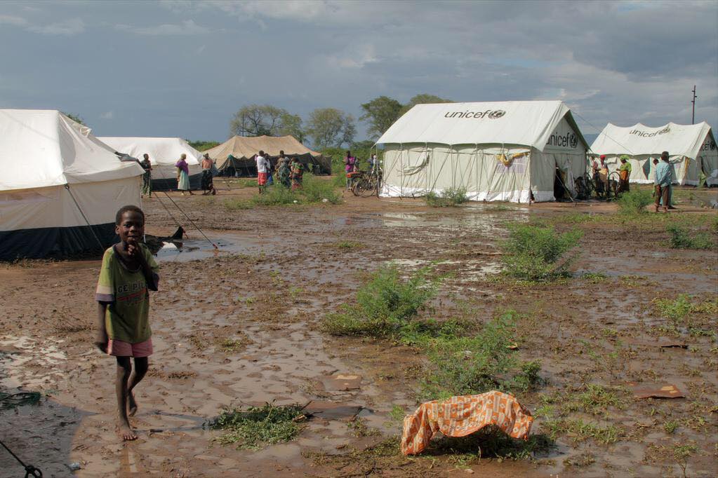 PhilipSmithFCDO's tweet image. UK funds ensuring that @MalawiUNICEF can provide clean water &amp;amp; sanitation for 20,000 displaced people #MalawiFloods