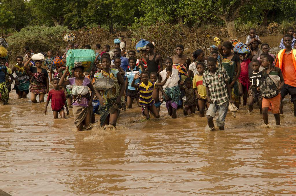 PhilipSmithFCDO's tweet image. UK funds ensuring that @MalawiUNICEF can provide clean water &amp;amp; sanitation for 20,000 displaced people #MalawiFloods