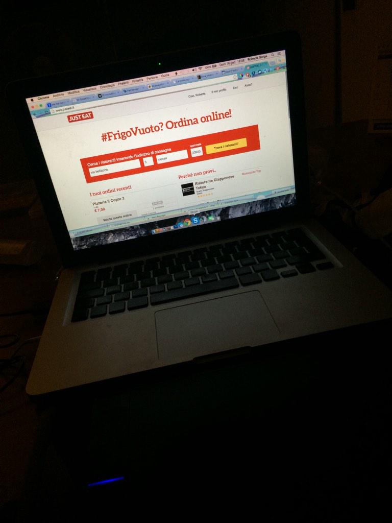 C_Kibe's tweet photo. Stasera a casa da sola...facciamo i porcelli #eroadieta http://t.co/baQXK0y5ca
