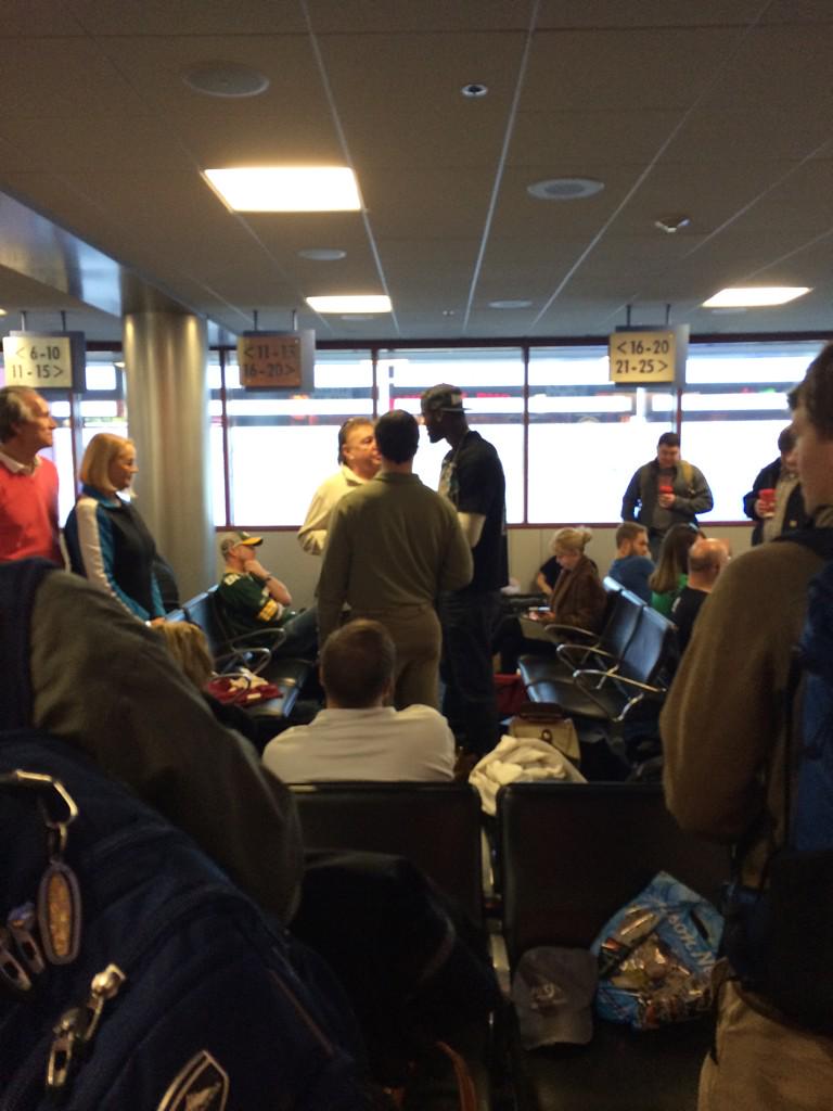 YakingIt's tweet photo. Boxer Deontay Wilder flying home after his big win last night #EC2014 http://t.co/gyTVoSX95X