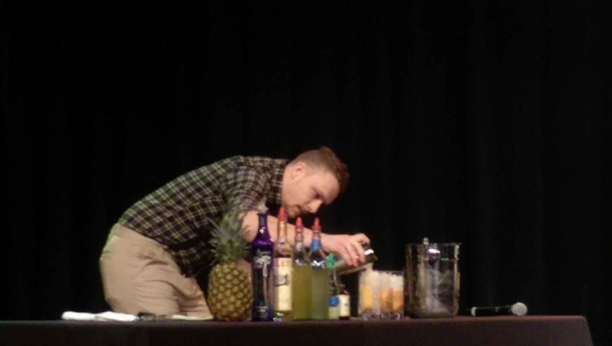 ksatnews's tweet photo. Mocanu using tequila, Texas grapefruit, habanero #sacocktailconference #ksatnews http://t.co/9vl9sGbOzM