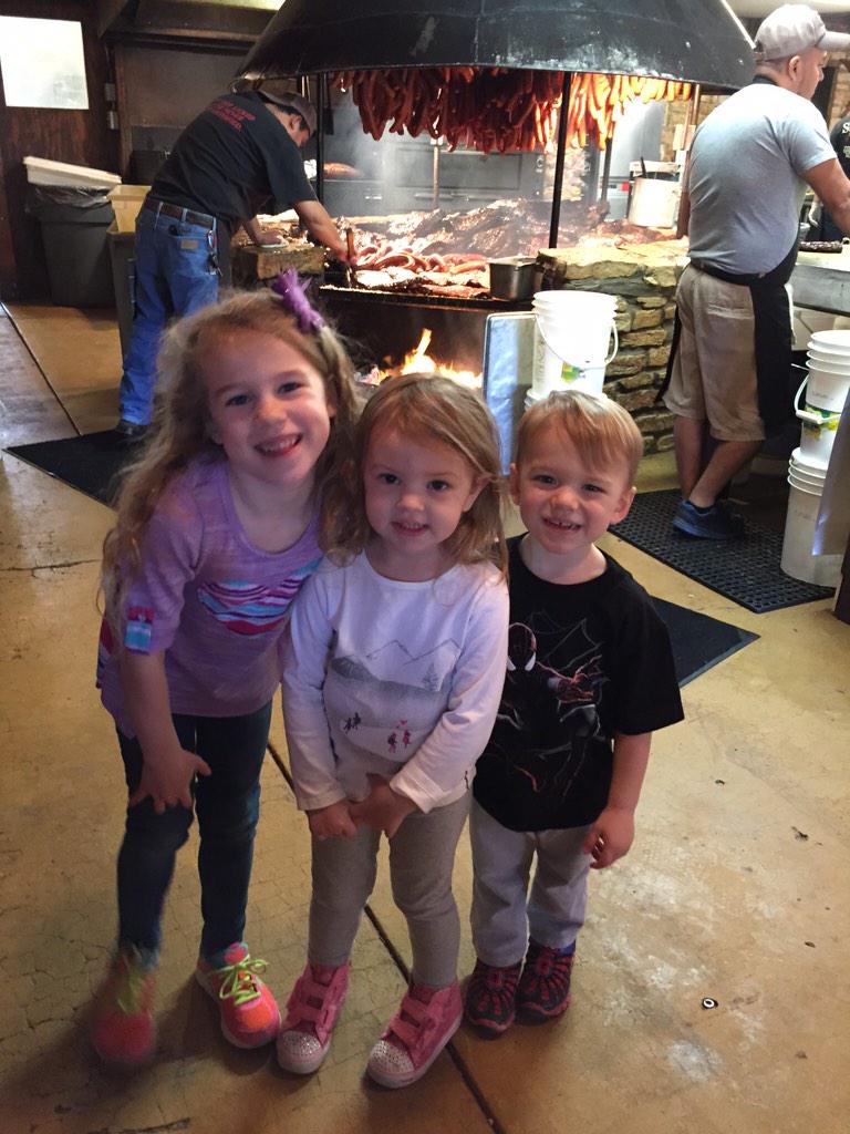 RobShelby10's tweet photo. Great times @SaltLickBBQ !!! Family style!! All you can eat and a big red!! Texas perfection!! http://t.co/d8lRusdIzN