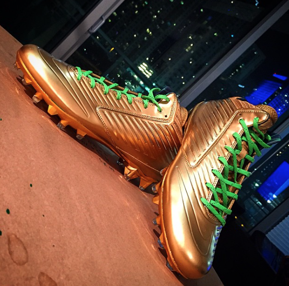 espn's tweet photo. Marshawn Lynch was planning to wear gold cleats today. The NFL said not so fast: http://t.co/JprVtlGx0k http://t.co/Es6MX2BBGK
