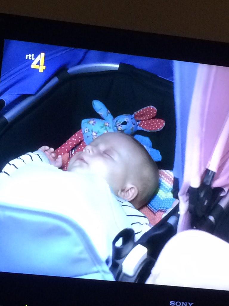 Ook bij #divorce wordt er met feestbabykonijntjes geknuffeld! feestbaby.nl/webshop/index.…