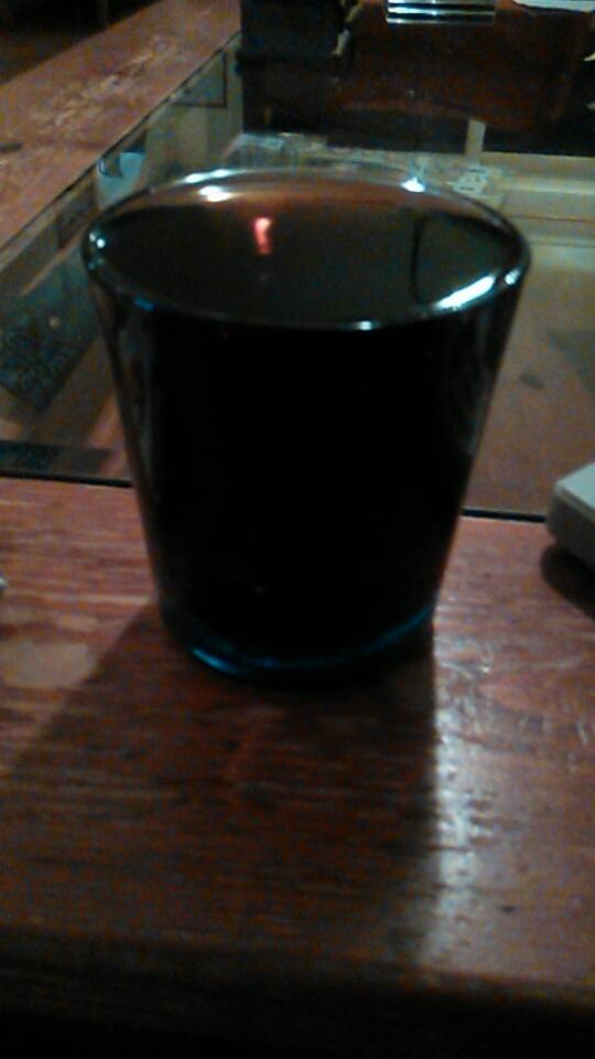 charonne__'s tweet image. When there's just a little bit soda left and you think your glass is 2 times bigger than it actually appears to be...