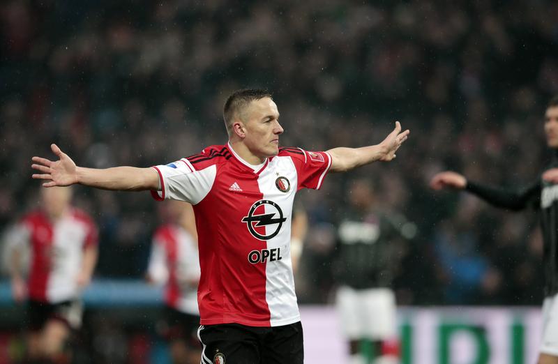 Feijenoord12's tweet photo. Toornstra, nu al een held.. http://t.co/YbIwkE7DD1