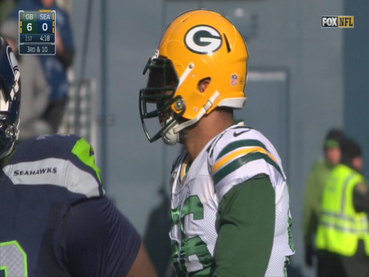 Julius Peppers just sacked QB Russell Wilson and it s his BIRTHDAY!! REmessage to wish him a Happy Birthday!! 