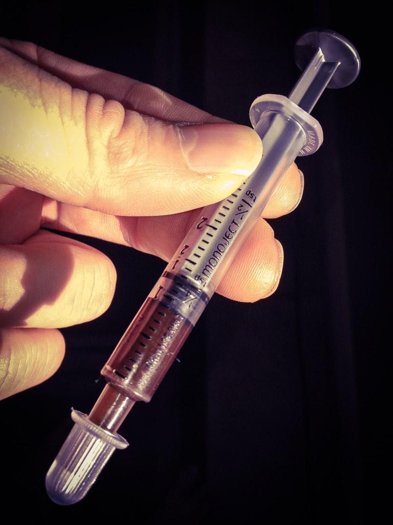 xirenmusic's tweet photo. #RickSimpsonOil day #1! Diagnosed w/Lyme, adding in a 5th therapy. #bobbeck #hyperbarics #gerson #pemf #phoenixtears http://t.co/LBXwMROHDD