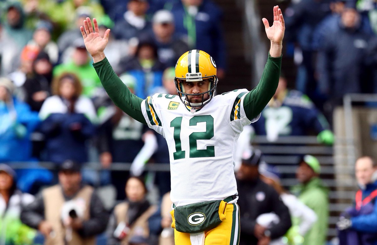 ESPNNFL's tweet photo. HALFTIME:

Packers with a defensive DOMINATION of the Seahawks, take a 16-0 lead to the locker room. http://t.co/hGH4gEfuaB
