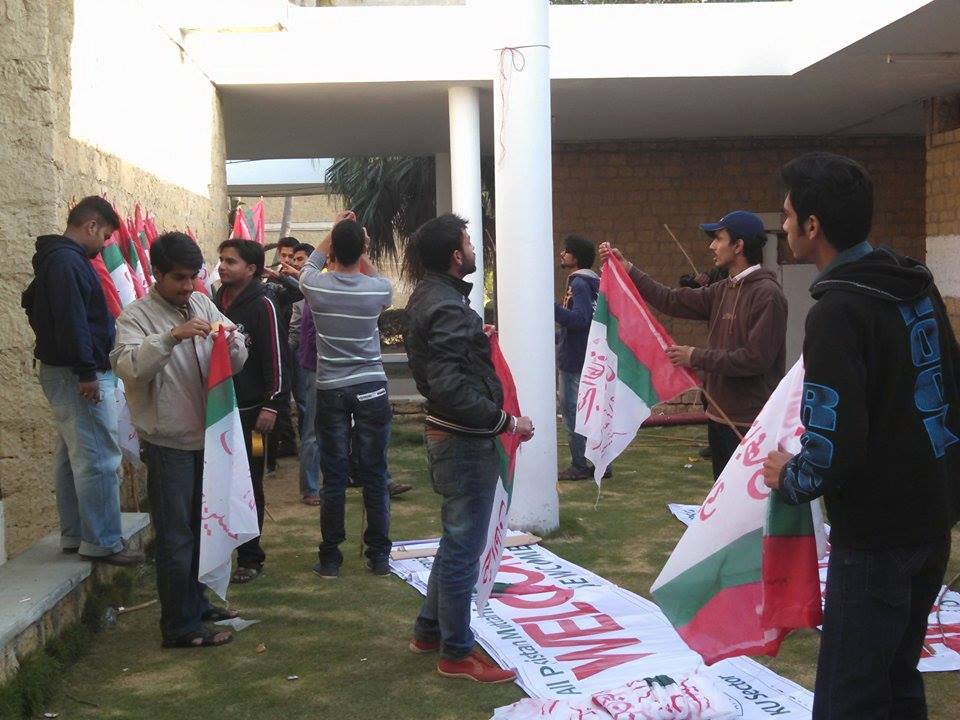 scropine786's tweet photo. #WelcomeNewComers #ApmsoKuSec #UoK @wajiha90 @smalimustafa @rehanmushtaq1 @FarhadAhmedR @erumansari1 @dawar_baig http://t.co/xPi9XVZbn3