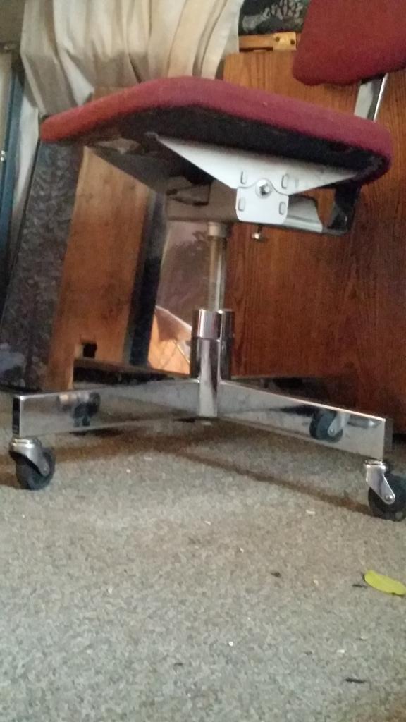 freeblom's tweet image. Hey look that solid metal bar is also see through #plotwist