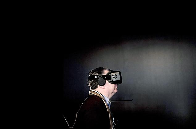 folha's tweet photo. Facebook contratará 1.200 em novas áreas, como drones e realidade virtual http://t.co/8HJ4gjZko6 http://t.co/tN5FfSd039