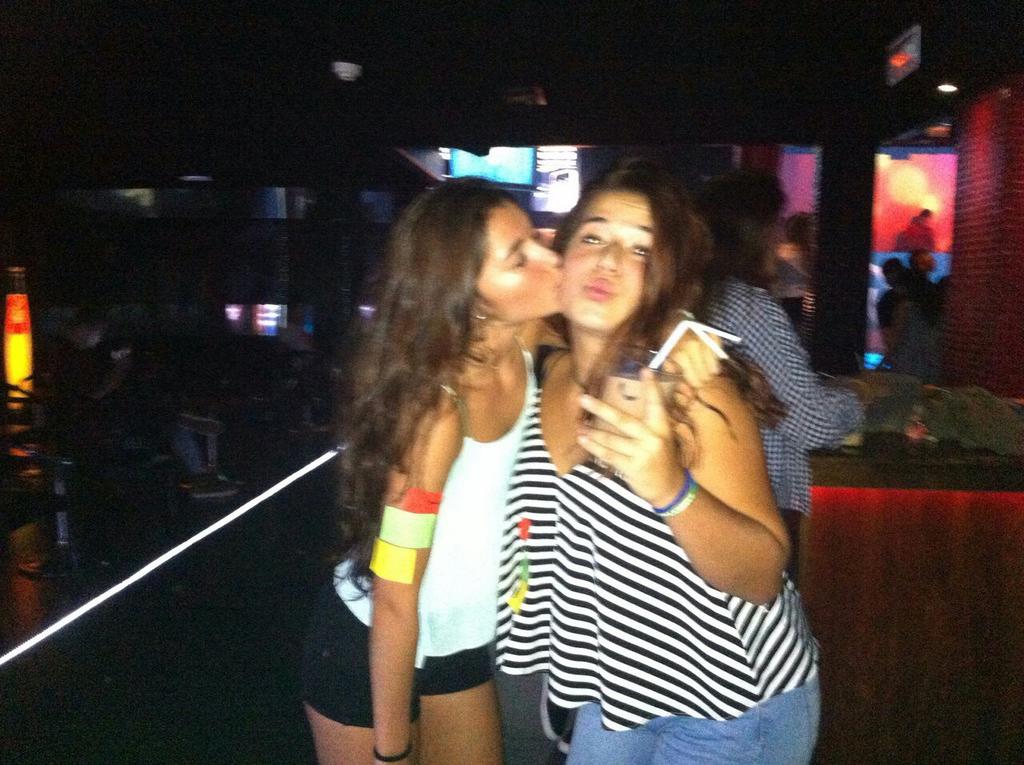 aneperez4's tweet photo. 🔙🔙 Ilargiraño eta bueltan ❤❤ @Ugarte15 http://t.co/zFFCVXsbfN