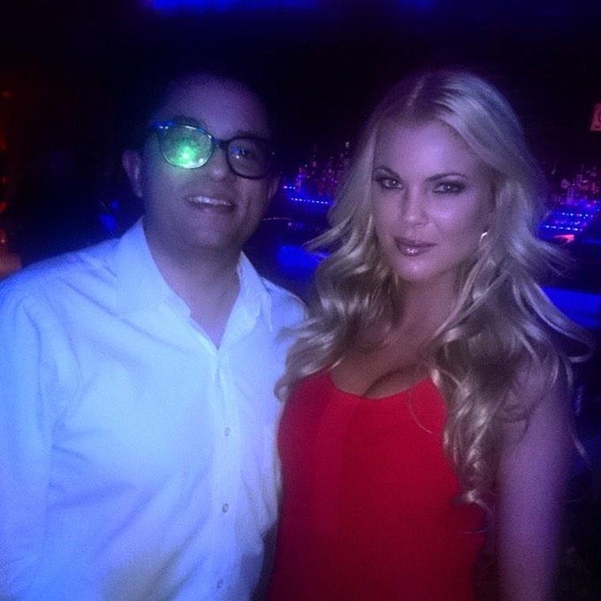 At a @PlayboyMX party hanging out with the editor in chief. He understands what good music is - thank<a class="tags" href="/tag/playboymx">@playboymx</a><a href="/tag/playboy"class="tags"><span>#playboy</span></a><a href="/tag/abbyparece"class="tags"><span>#abbyparece</span></a><a href="/tag/martesdeespejo"class="tags"><span>#martesdeespejo</span></a>