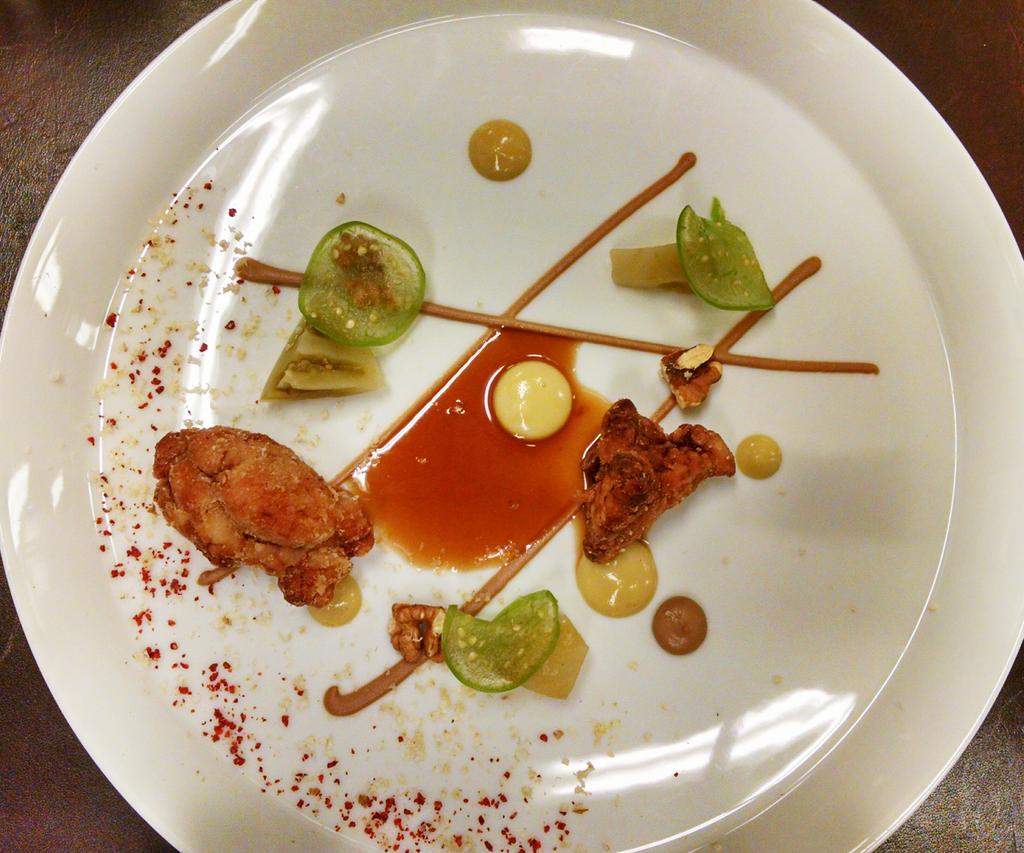KitchenCru's tweet photo. Sweetbreads, green tomato, walnut, star anise. Also, wait for it: bone marrow demi glace. #holdfastdining #dinner189 http://t.co/fY0UlUnGwf
