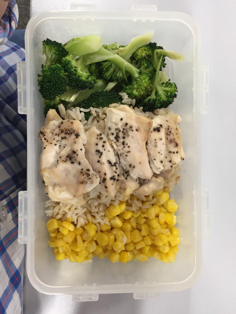 AngelineLjh's tweet photo. Like a Norwegian and bringing own packed lunch woots! #lifeofintern http://t.co/D7ah4BZPYJ
