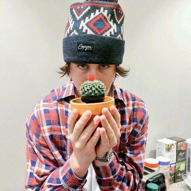 OpenYourHayes's tweet photo. he looks as a tumblr boy😍 http://t.co/VM3qVGCii6