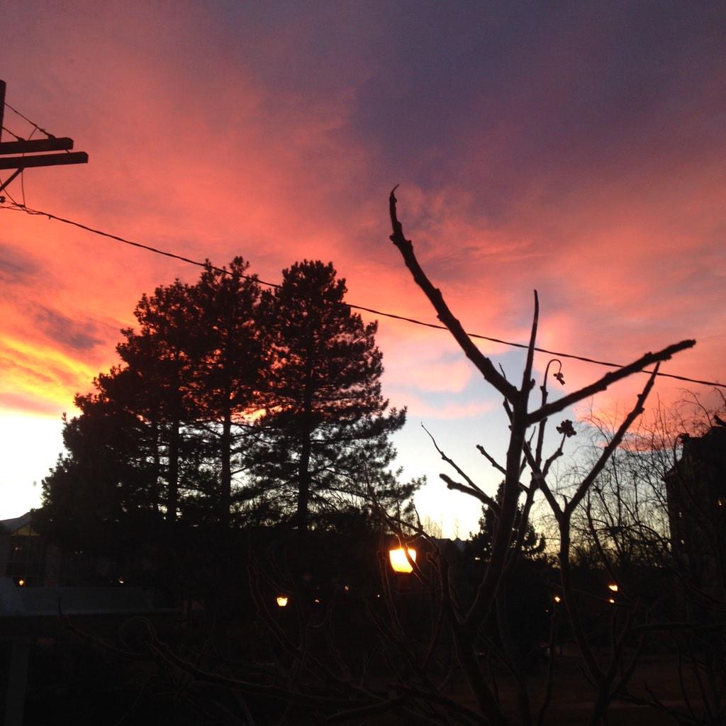 #Colorado sky showing some true Beta spirit this evening! #DU #SpringTimeInJanuary