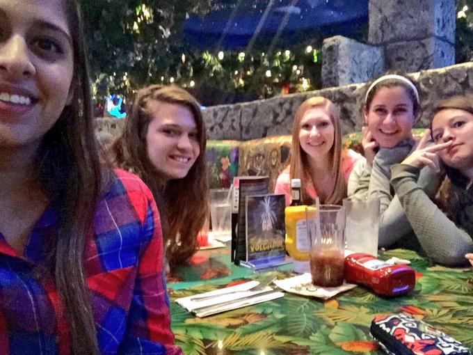 Rainforest Cafe💚😈🐢 http://t.co/GpRJiBVEk1