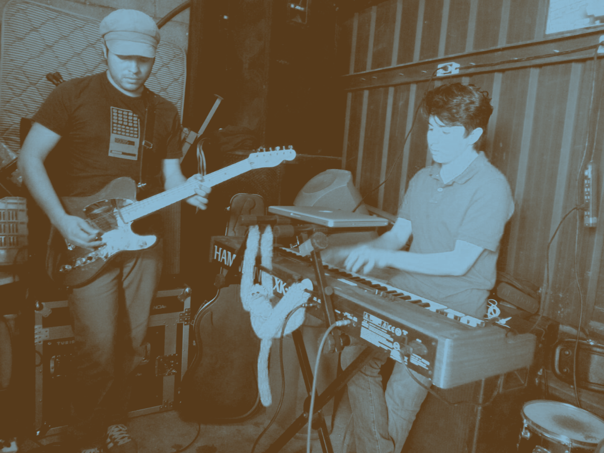 elguicholee's tweet photo. “@_EnBocaDeTodas: #Ensayo preparando lo nuevo #ItsFunkTime @JazzOn811 @kikeslashflores http://t.co/t0QPNjN0Qi”con Lío Messi en keyboard