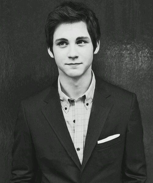 Happy Birthday Logan Lerman Fromer Brazil 
Meu anjo 