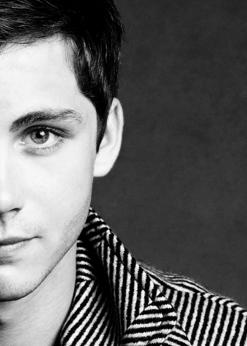 Adivinhem qual é a pessoa mais linda do mundo que faz 23 anos hoje?
Happy Birthday Logan Lerman From Brazil 