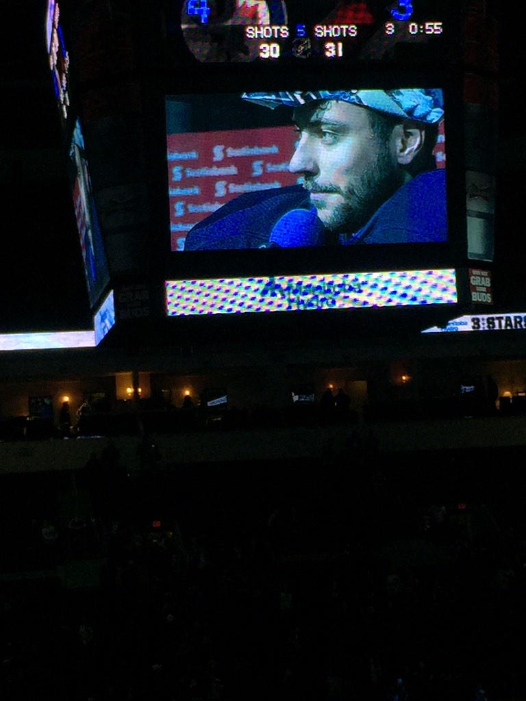 thatgriffingirl's tweet photo. Shaking. Amazing. Pavelec. Always my first star. #GoJetsGo #goPavgo http://t.co/MNl5qPkbTE