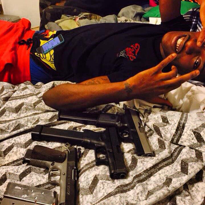 LilBoo_3030's tweet photo. Niggaz betta stop playing #FuckTrillFam😈 #CipCarl💯😫🙏⛅️ http://t.co/rGPe6XgLyr
