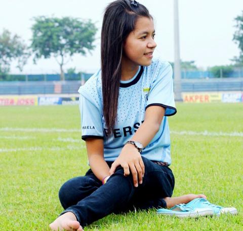 SongoSon9o's tweet photo. Wow  RT @InfoSukodadi: Ono sing kenal arek iki gak rek? Aku kenalno po'o haha “@GIBOLofficial: #gadisGIBOL Persela http://t.co/myIGbd41Dr”