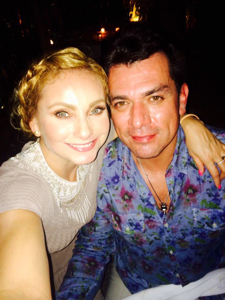 AnaCostaBrazil's tweet photo. #EliAlvarez Elizabeth Álvarez @cuquitaoficial y #JorgeSalinas Jorge Salinas lindos y enamorados @jorgesalinasmex!!! http://t.co/d1nnhzz5gg