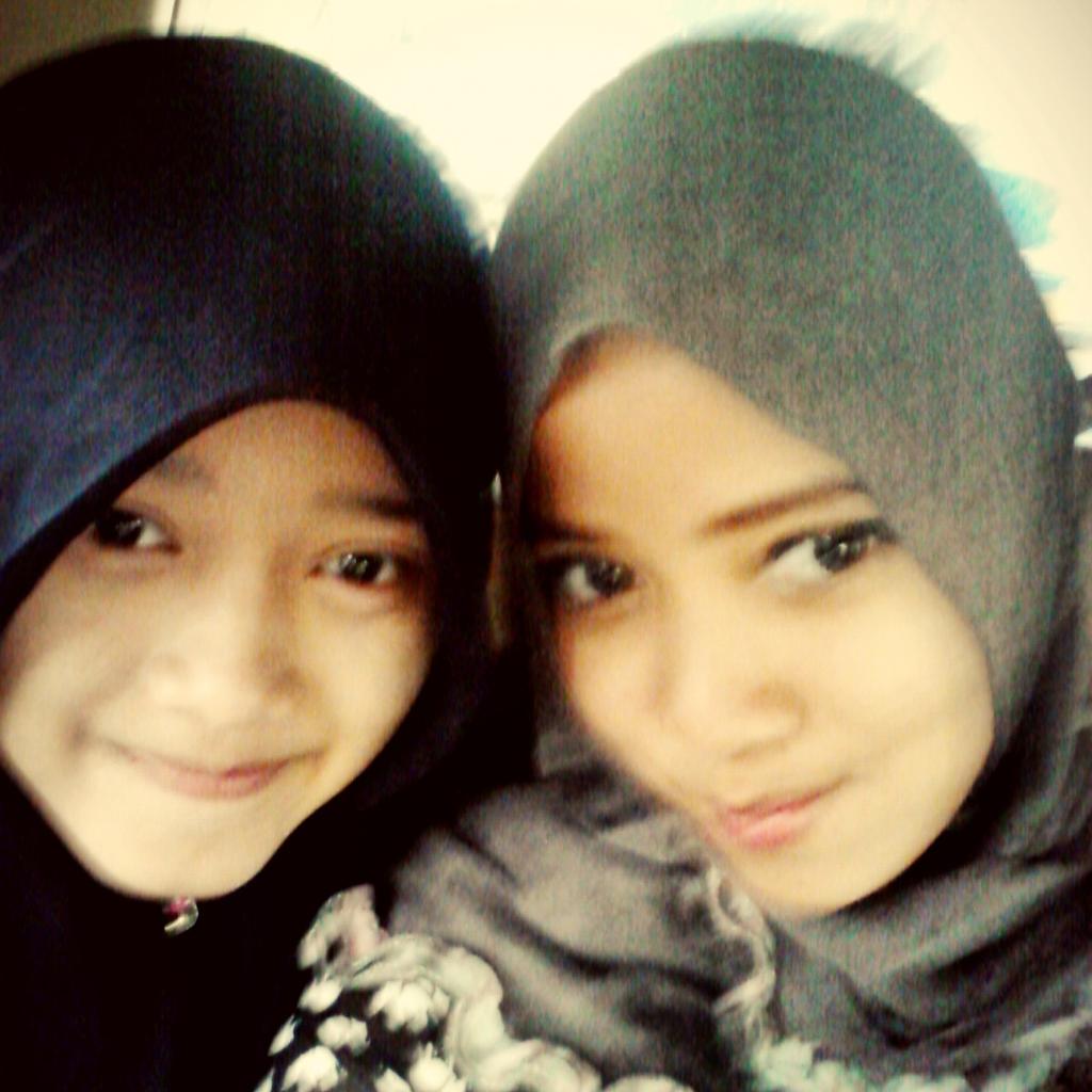 c9815fab614d4e9's tweet photo. Me &amp; Sister forever http://t.co/6ojyKAC7EI