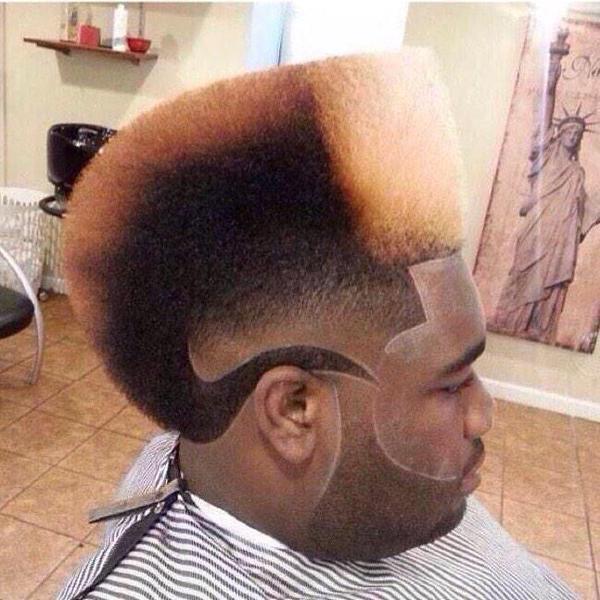 LIOSE7EN's tweet photo. Barber : what do u want?

Client : you know that moment when you pour your milk into your tea?

Barber : say no more http://t.co/iF34NSOBPV