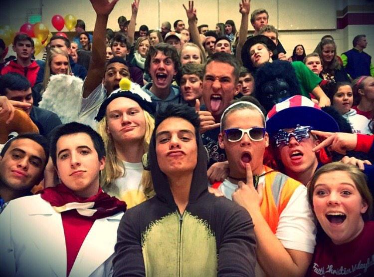 faith_like's tweet photo. Our student section http://t.co/b6Dkch4AD9