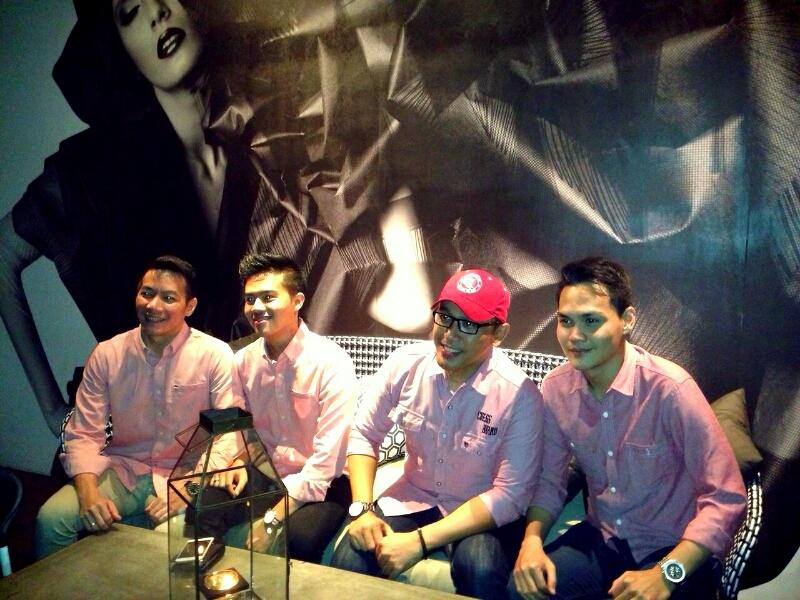 Demi dresscode, jd kayak anak panti, hehehe....