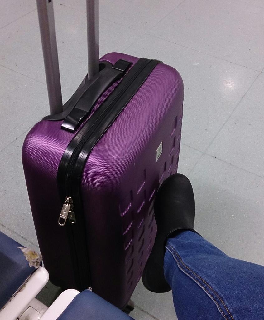 Iniestee's tweet photo. Próxima parada Madrid! :D equipada para cuando nieve... Porque va a nevar diga lo que diga @CristinaBlanqez :D http://t.co/olbS50F0bh