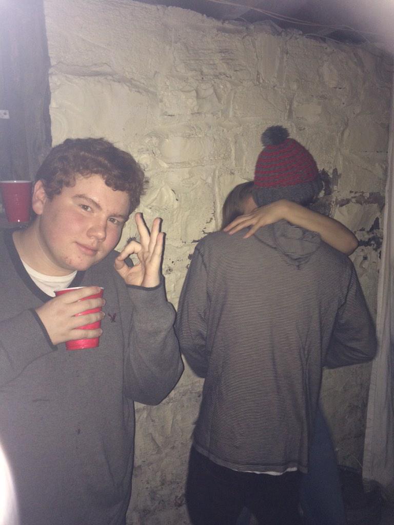 SU_Makeouts's tweet photo. " 👌" At least he's mixing up the hand signs #SUmakeouts . “@TimmyKerrigan: @SU_Makeouts http://t.co/OyaKvnlKp1”