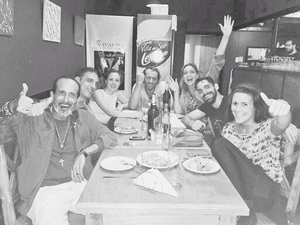Alefioreok's tweet photo. Equipo de "Mate a un Tipo" después de la función @Karinamazzocco ,@fabioaste ,@adrianvenagli ,@SolGiani festejando!!! http://t.co/HgrUlimlcm