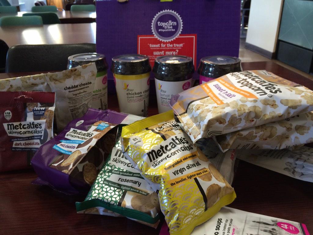 SmthandSnclr's tweet photo. #mondays aren't so bad when you get get greeted with these lovely treats #topcorntribe http://t.co/fUFECvHPbW
