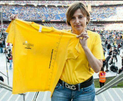 CatDiuProu's tweet photo. Ai ai que l'afer samarretes torna com un boomerang @ForcadellCarme quan us expliqueu? http://t.co/g7uWlQdSwy http://t.co/i5cwM7o5mn
