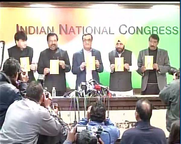 INCIndia's tweet image. #BenakabKejriwal 
Shri @ajaymaken, Shri @ArvinderLovely &amp;amp; others releasing "49 Dino Ki Ultee Chaal,Dilli Hui Behaal."